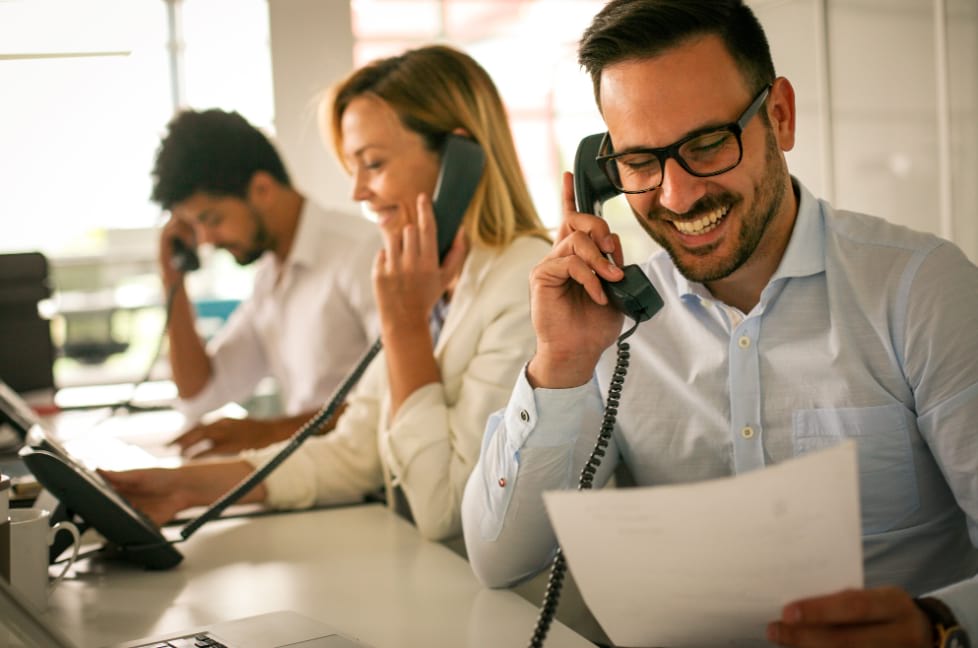 Servicio de Central telefónica virtual en Chile con colas de atención y voicemail